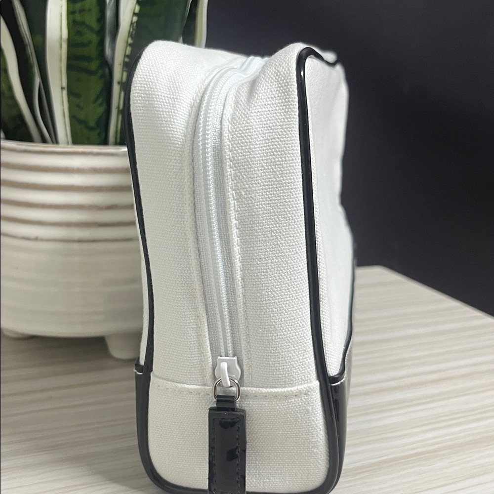 CHANEL VINTAGE CHANEL White Canvas with Black Vinyl Cosmetic bag!!! EUC!! 🤍 - Picture 4 of 8